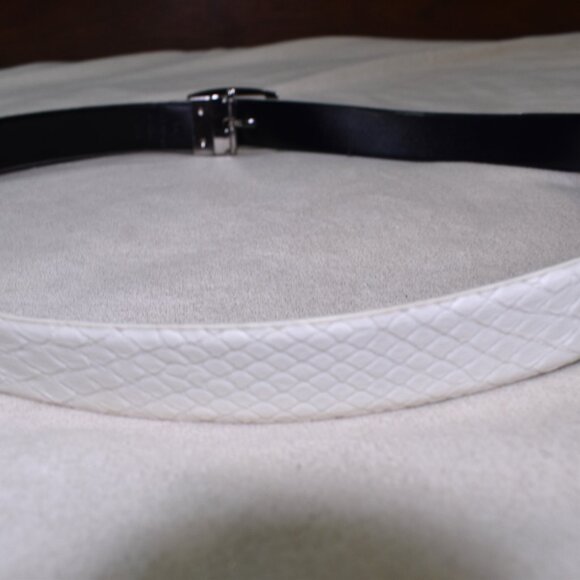 Womens White Snake-Embossed Leather Belt XL Silver Buckle - Picture 6 of 11